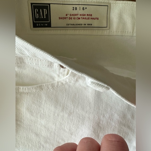 Gap white button fly high rise denim cut if shorts Size 28/6 - Picture 4 of 5